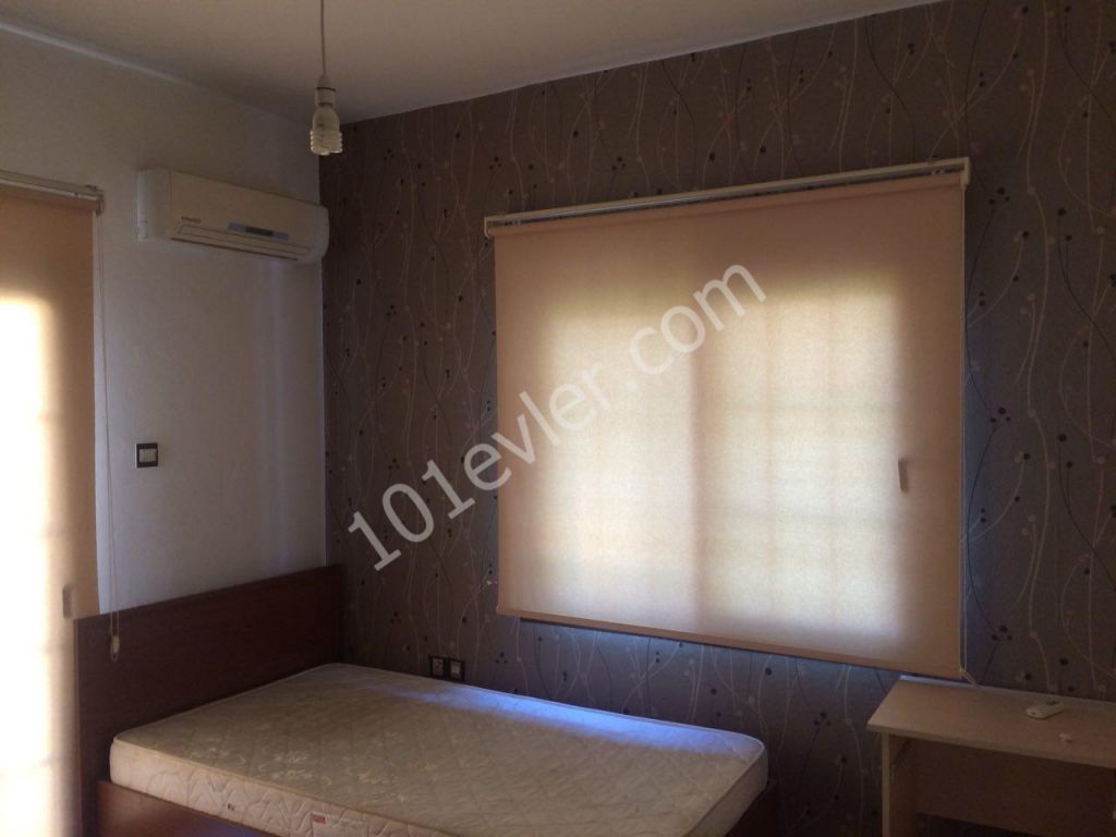 MAGUSA DAÜ KARŞISI LÜKS TEMİZ EŞYALI 3+1 DAİRE