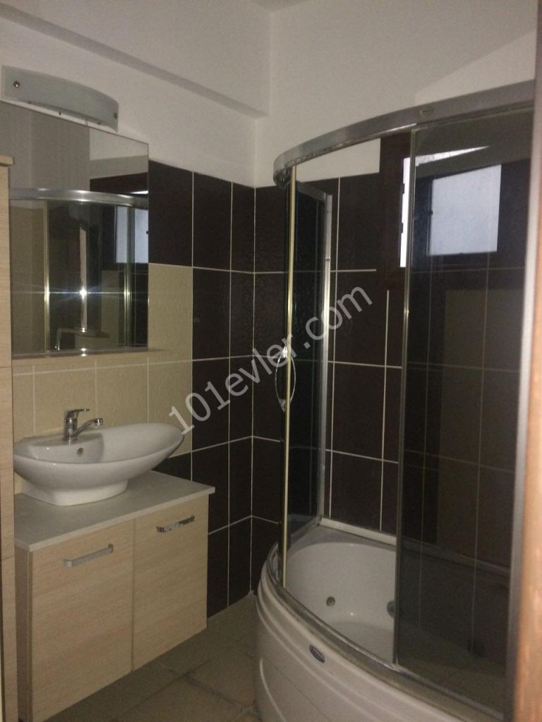 MAGUSA DAÜ KARŞISI LÜKS TEMİZ EŞYALI 3+1 DAİRE