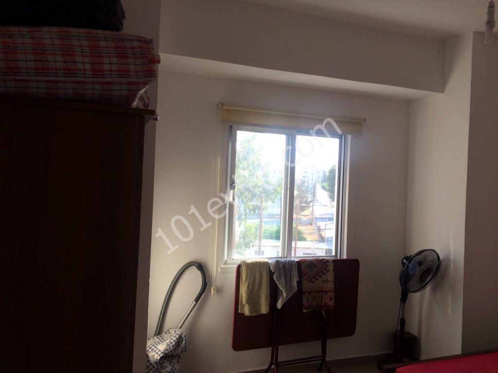 MAĞUSA SALAMİS YOLU ÜZERİ 2+1 EŞYALI MERKEZDE SATILIK DAİRE