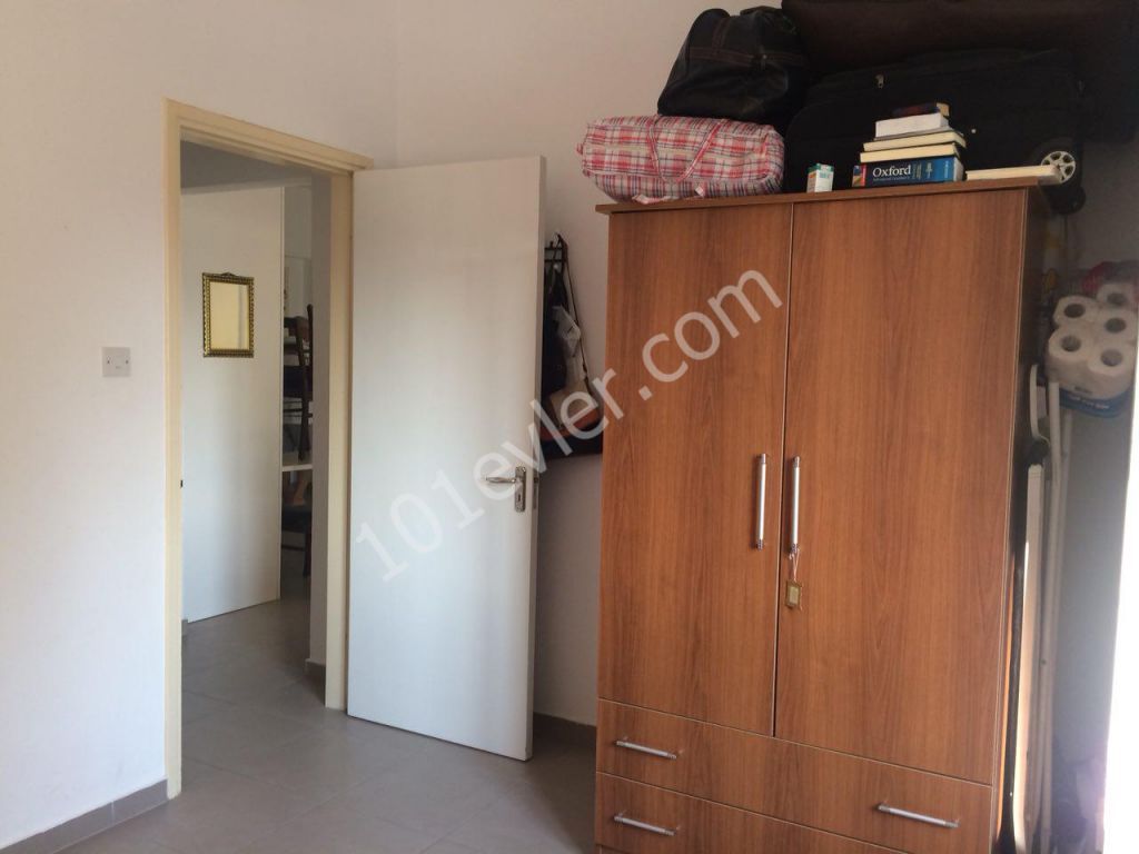 MAĞUSA SALAMİS YOLU ÜZERİ 2+1 EŞYALI MERKEZDE SATILIK DAİRE