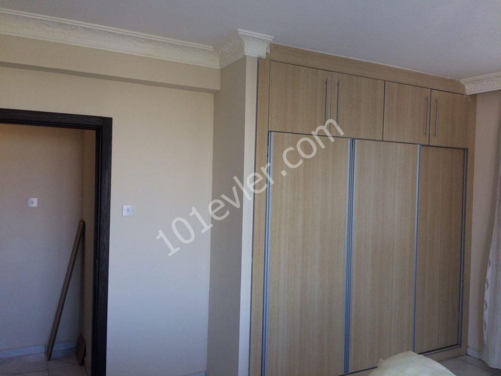 MAĞUSA GÜLSEREN’DE FULL DENİZ MANZARALI  3+1 SATILIK DAİRE