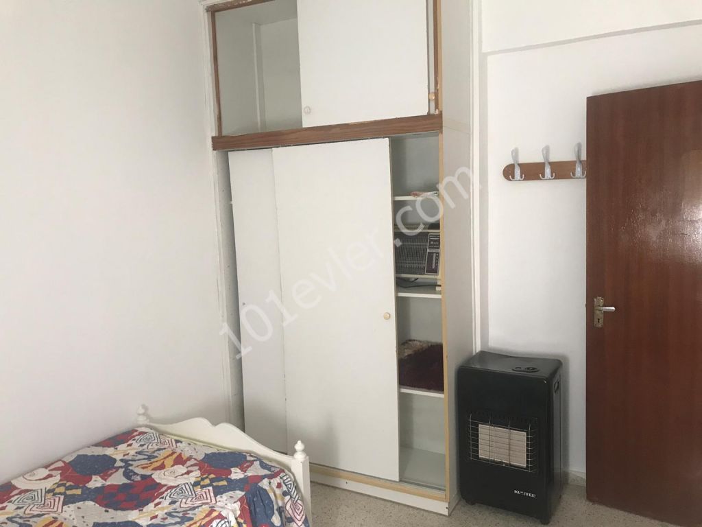 Mağusa'da Daü'ye Yürüyüş Mesafesinde Kiralık 3+1 Eşyalı Daire