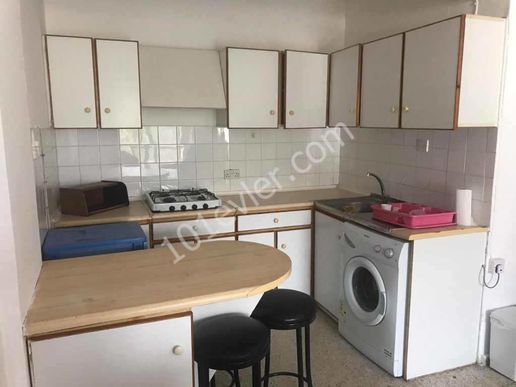 Mağusa'da Daü'ye Yürüyüş Mesafesinde Kiralık 3+1 Eşyalı Daire