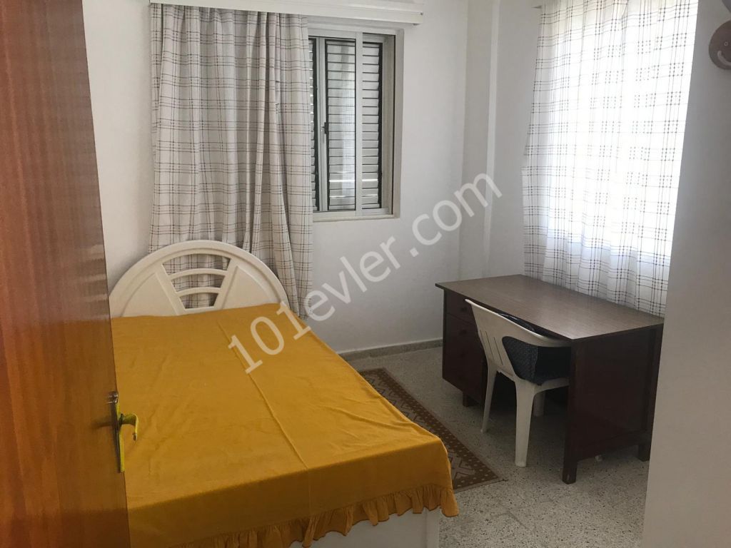 Mağusa'da Daü'ye Yürüyüş Mesafesinde Kiralık 3+1 Eşyalı Daire