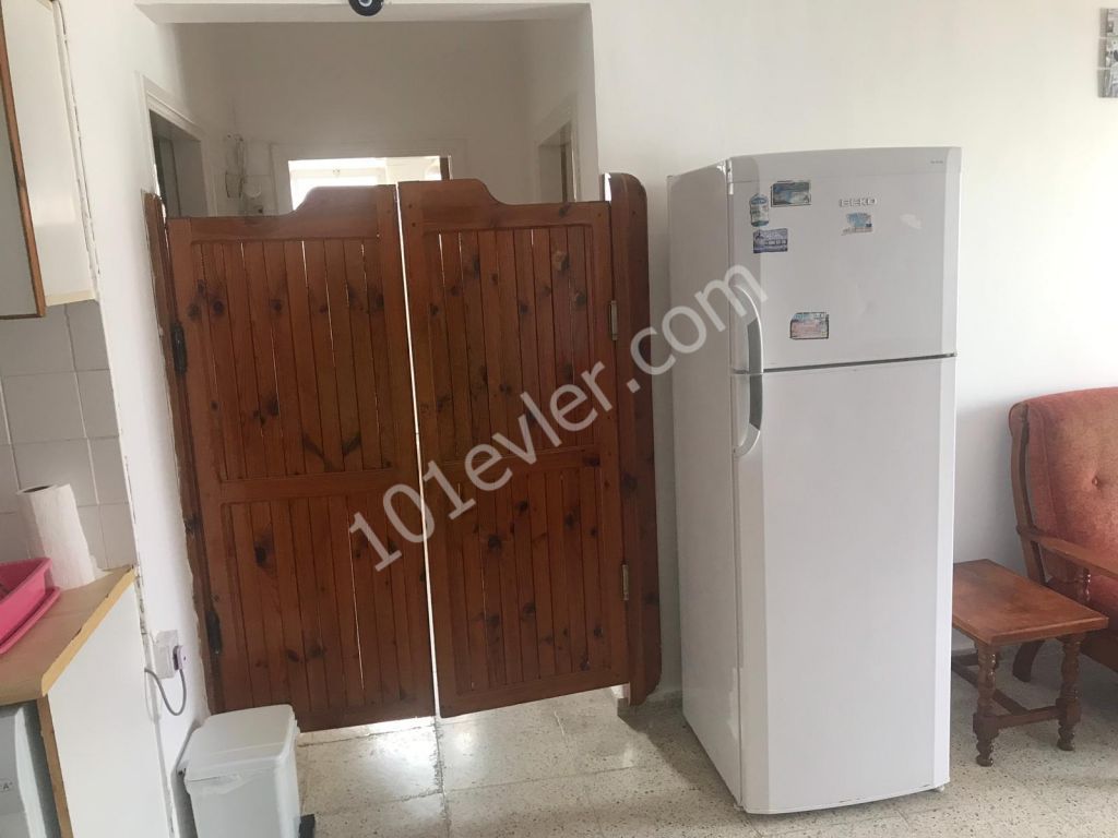 Mağusa'da Daü'ye Yürüyüş Mesafesinde Kiralık 3+1 Eşyalı Daire