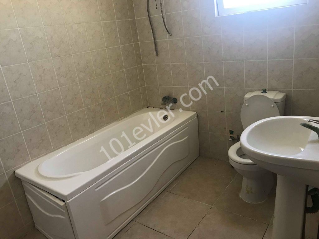 MAĞUSA-LEFKOŞA ÇEMBERİ KARŞISI GÜNEŞOĞLU BENZİN İSTASYONU YANI SATILIK 3+1 DAİRE