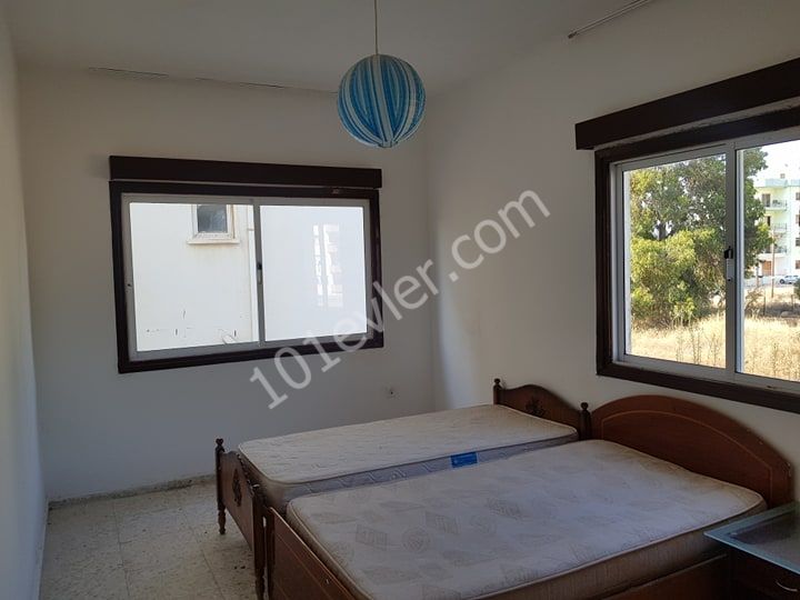 MAĞUSA GÜLSEREN BÖLGESİNDE SATILIK 2+1 DAİRE