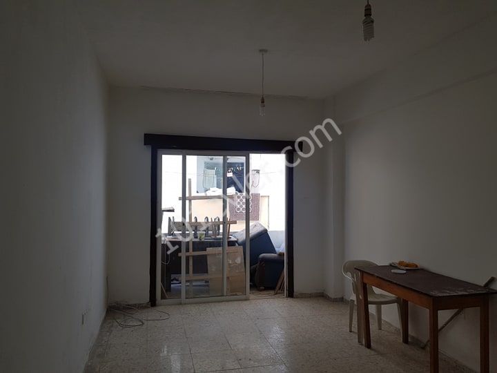 MAĞUSA GÜLSEREN BÖLGESİNDE SATILIK 2+1 DAİRE