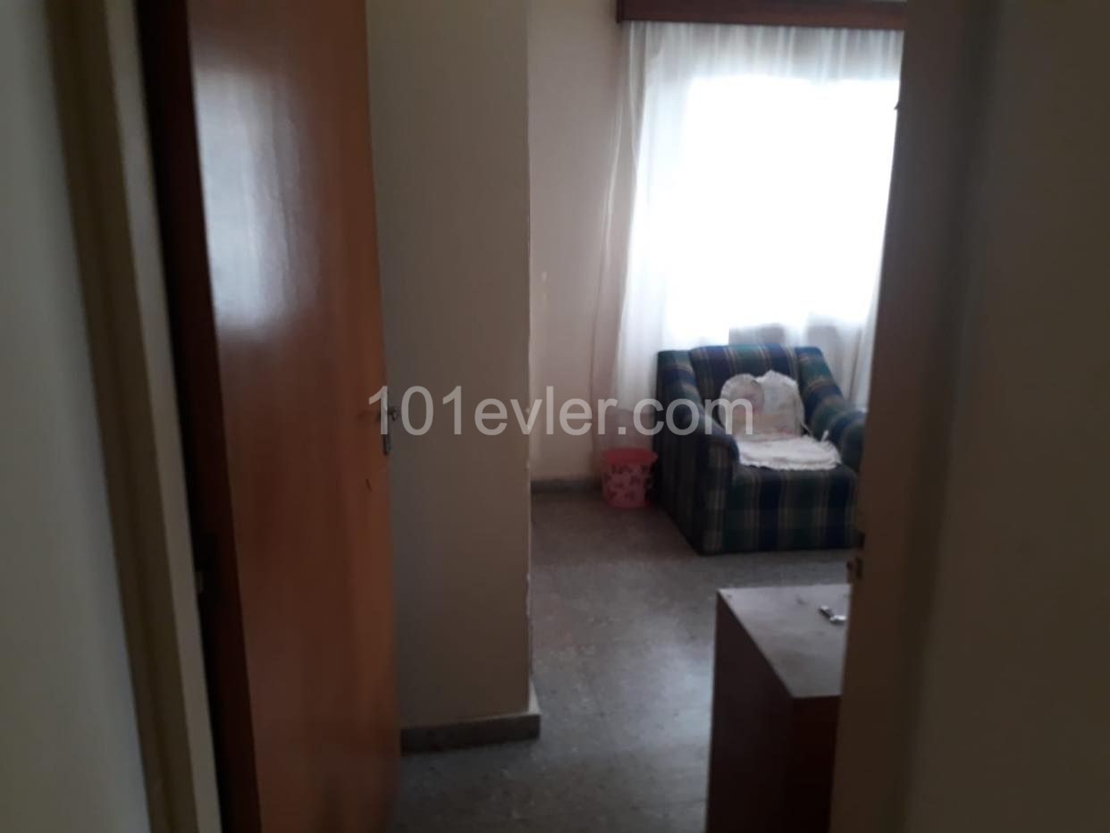 LEFKOŞA KÜÇÜKKAYMAKLI  BÖLGESİNDE 3+1 FULL EŞYALI DAİRE