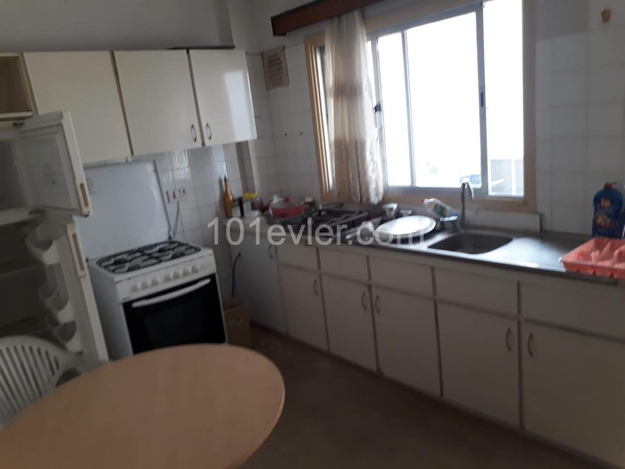 LEFKOŞA KÜÇÜKKAYMAKLI  BÖLGESİNDE 3+1 FULL EŞYALI DAİRE