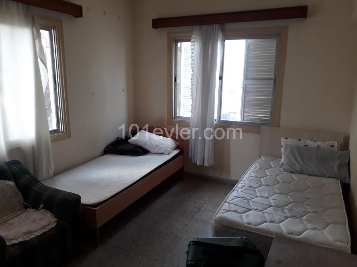 LEFKOŞA KÜÇÜKKAYMAKLI  BÖLGESİNDE 3+1 FULL EŞYALI DAİRE