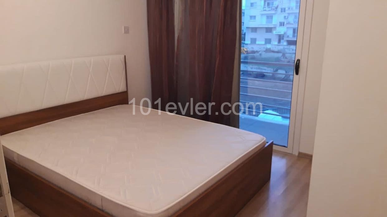 Gönyeli Bölgesinde Okul Servislerine Ve Marketlere yakın Mesafede Kiralık 3+1 daire Full Eşyalı Apartman Dairesi…