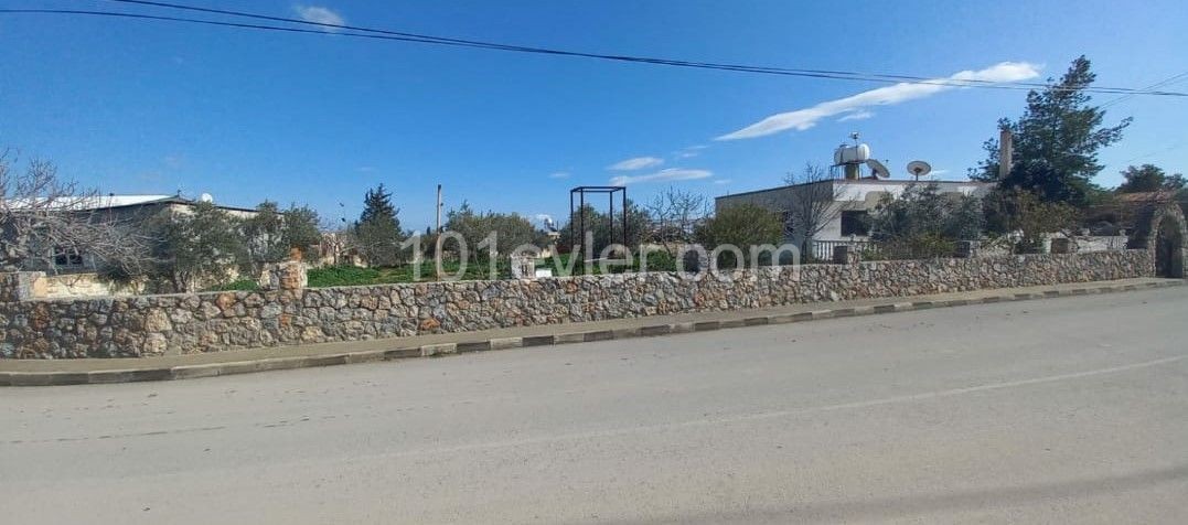 3+1 DETACHED HOUSE FOR SALE IN ASLANKOY WITH 1 DONUM OF LAND ** 