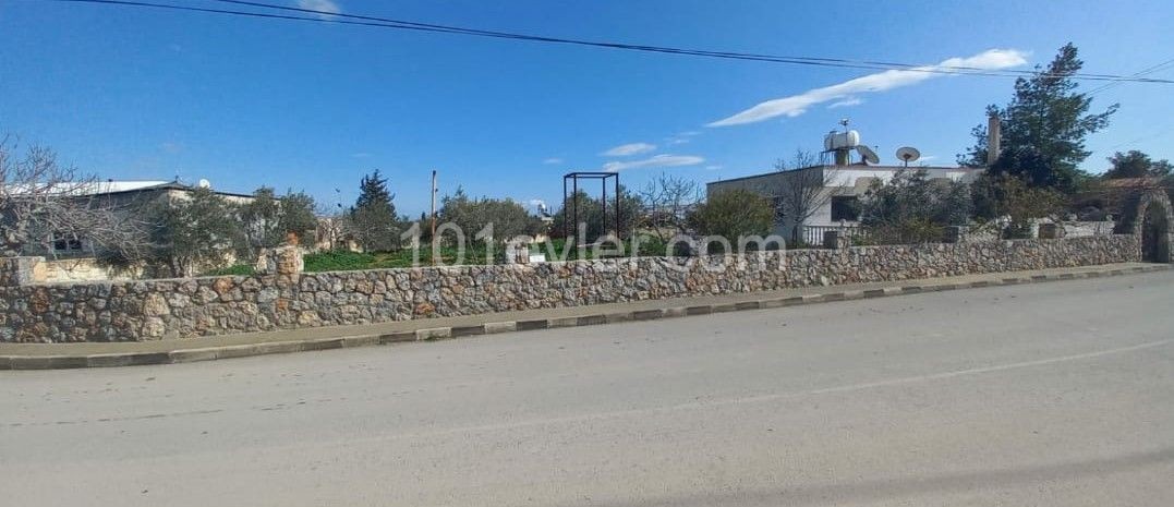 3+1 DETACHED HOUSE FOR SALE IN ASLANKOY WITH 1 DONUM OF LAND ** 