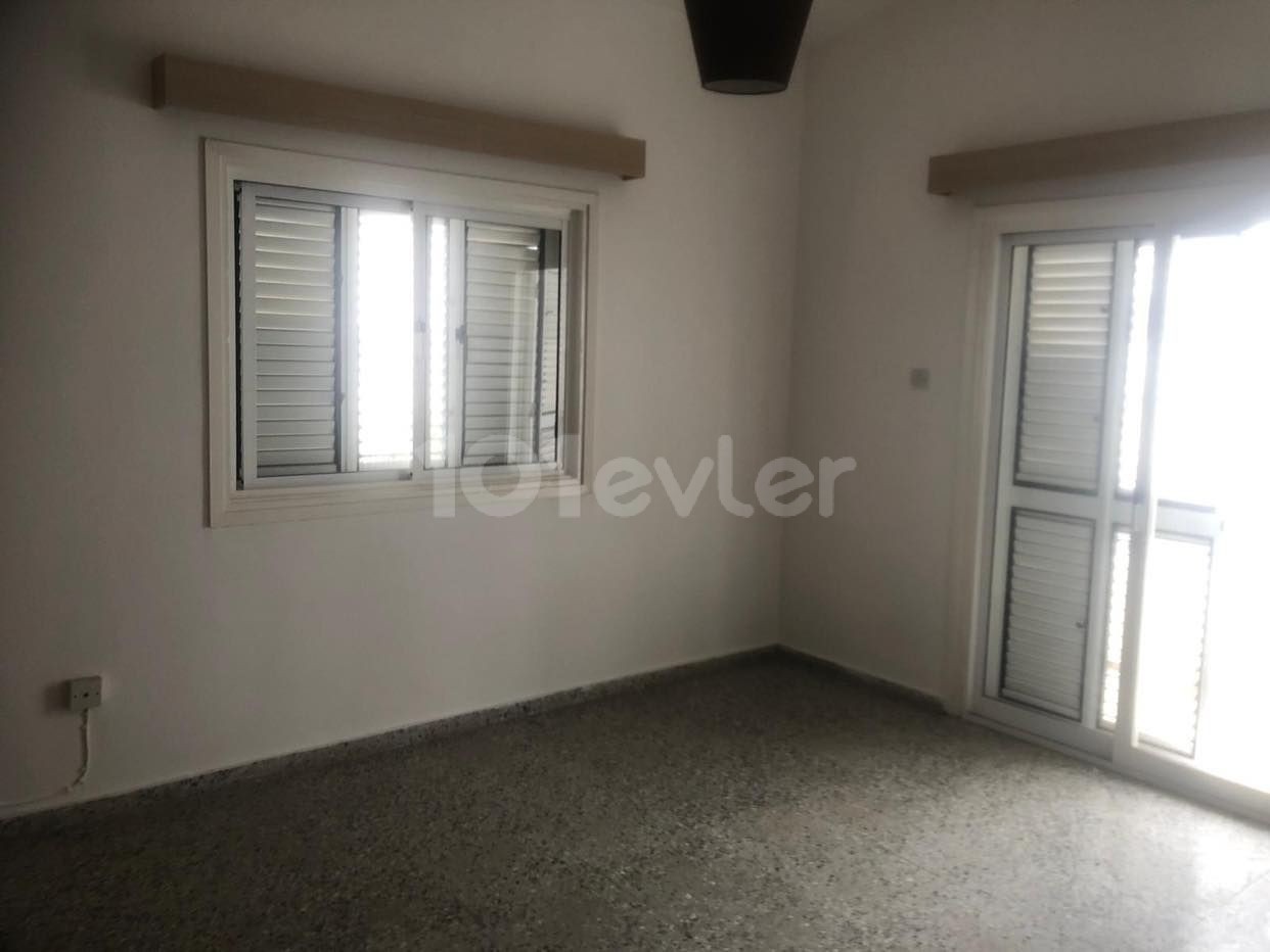 Gönyeli Yenikent Bölgesi Marketlere 3 Dakika Mesafede Kiralık 3+1 Eşyasız Dublex Villa