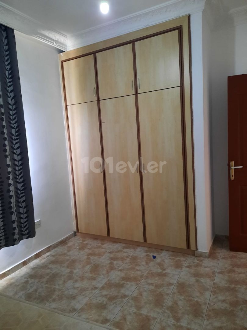 HEMEN MÜSAİT  -Gönyeli Bölgesinde 3+1 Full Eşyalı Apartman Dairesi…