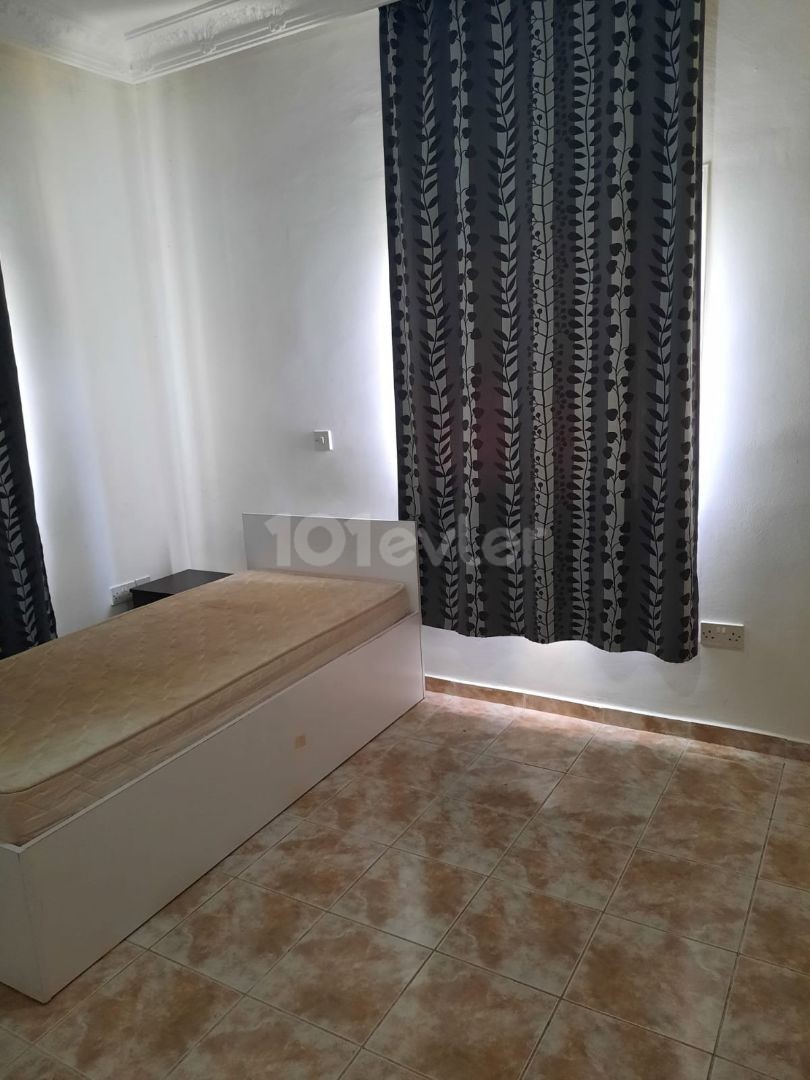 HEMEN MÜSAİT  -Gönyeli Bölgesinde 3+1 Full Eşyalı Apartman Dairesi…