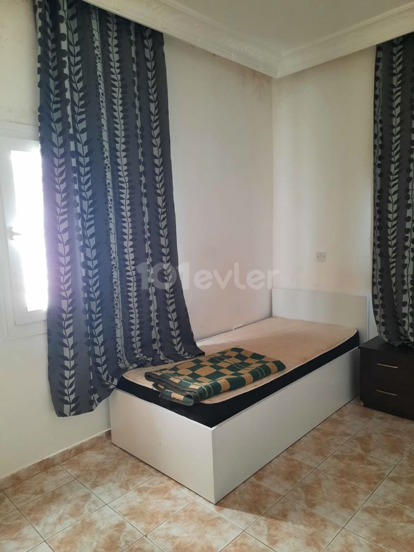 HEMEN MÜSAİT  -Gönyeli Bölgesinde 3+1 Full Eşyalı Apartman Dairesi…