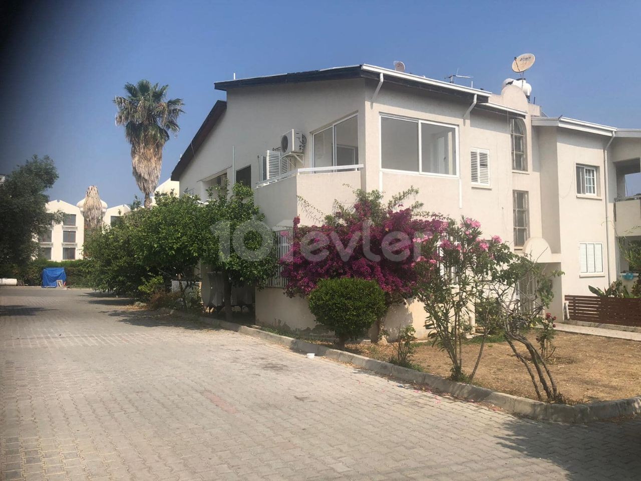 K KYRENIA AMERICAN UNIVERSITY, AS WELL AS A DETACHED HOUSE ON THE GROUND FLOOR FOR A SITE WITH A GARDEN 3+1 ** 