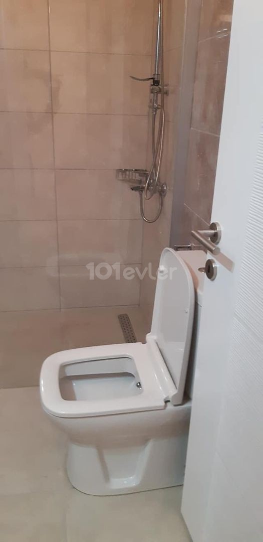 -HEMEN MÜSAİT - KÜÇÜK KAYMAKLI Bölgesi Duraklara Yakın Mesafede 2+1 Kiralık full eşyalı daire.