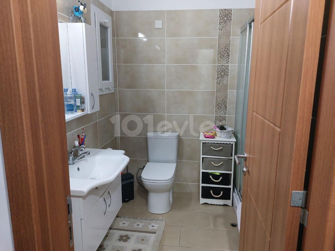 -01 EYLÜL'DE MÜSAİT - ORTAKÖY Bölgesi Duraklara Yakın Mesafede 3+1 Kiralık full eşyalı daire. 4 KİŞİ KALABİLİR.