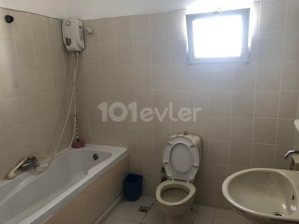 - 4 + 1 KIRALIK Apartment, 7 Minutes Walk From School Services And Markets in the Gönyeli Region, Spacious Apartment With 8 Beds, 2 Toilets, 4 Balconies, Where 8 People Can Easily Stay… ** 