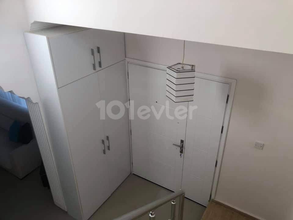 -3+1 Full Eşyalı LÜKS KİRALIK İKİZ VİLLA - HEMEN MÜSAİT - YENİKENT Bölgesi Marketlere 1 Dakika Mesafede Kiralık 3+1 Full Eşyalı Daire. 2 WC VE BANYO - BAHÇE - BARBEKU - ARAÇ GARAJI