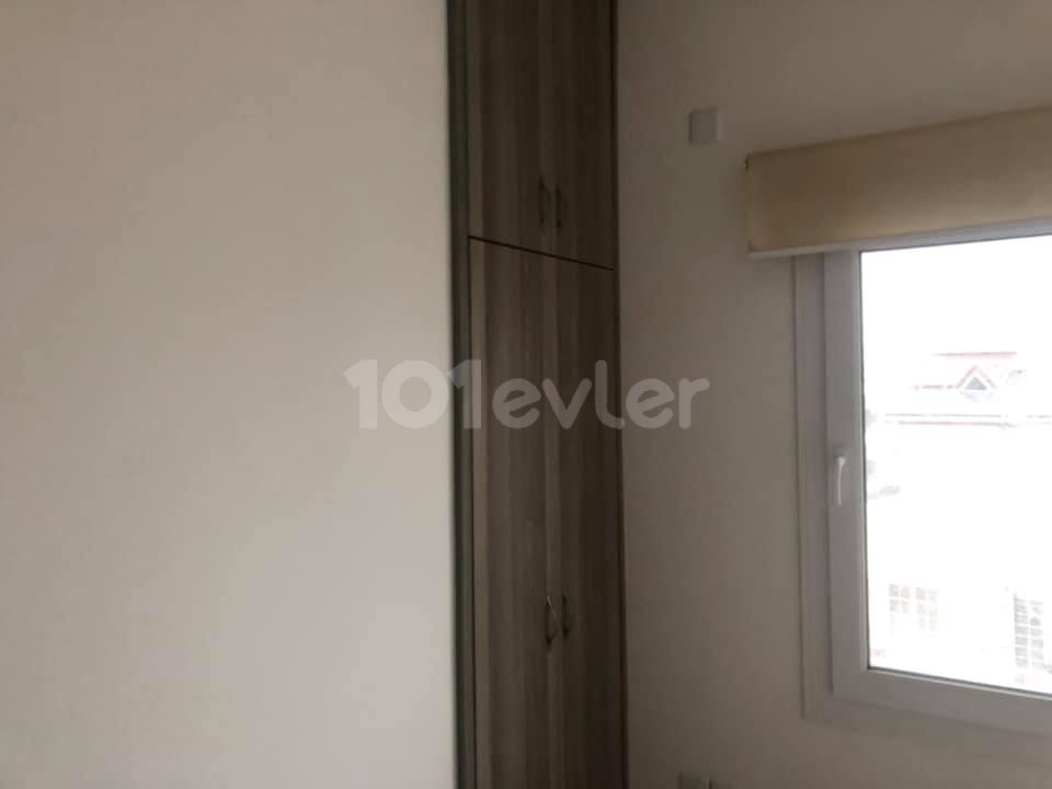  5 OCAK TA MÜSAİT -GÖÇMENKÖ﻿Y Bölgesinde Okul Servislerine Ve Marketlere 5 Dakika Mesafede Sadece Bayan Öğrenciye Özel 2+1 Full Eşyalı KİRALIK Apartman Dairesi. Fiyat-300$… Şartlar-6 Aylık Peşin 1 Depozito.