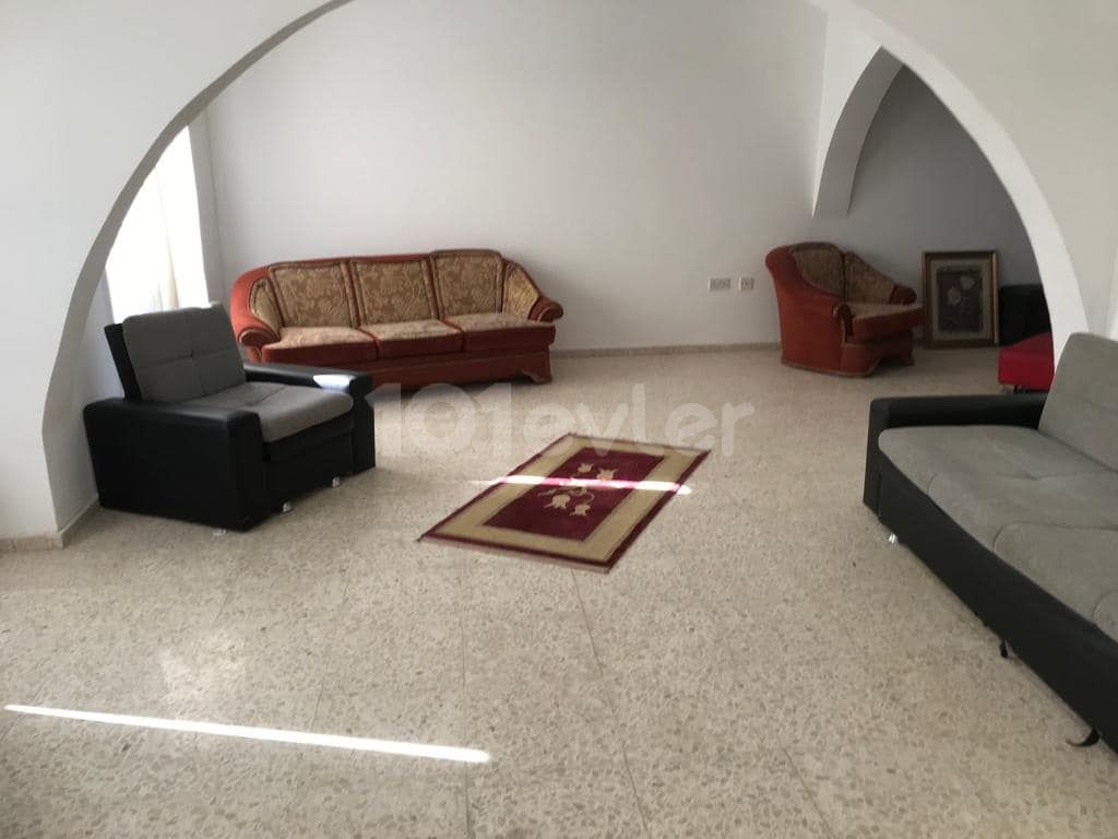  HEMEN MÜSAİT  -Kıbrıs Öğrenciye Kiralık Daireler&Evler... GÖNYELİ Bölgesi 4+1 Full Eşyalı Kiralık DUBLEX EV (300 M'2) 