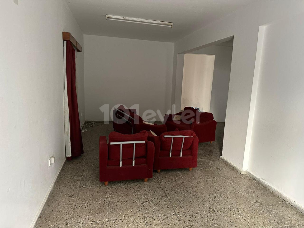 FOR SALE WITH GROUND FLOOR GARDEN AREA. SMALL KAYMAKLI 3+1 SPACIOUS FLAT