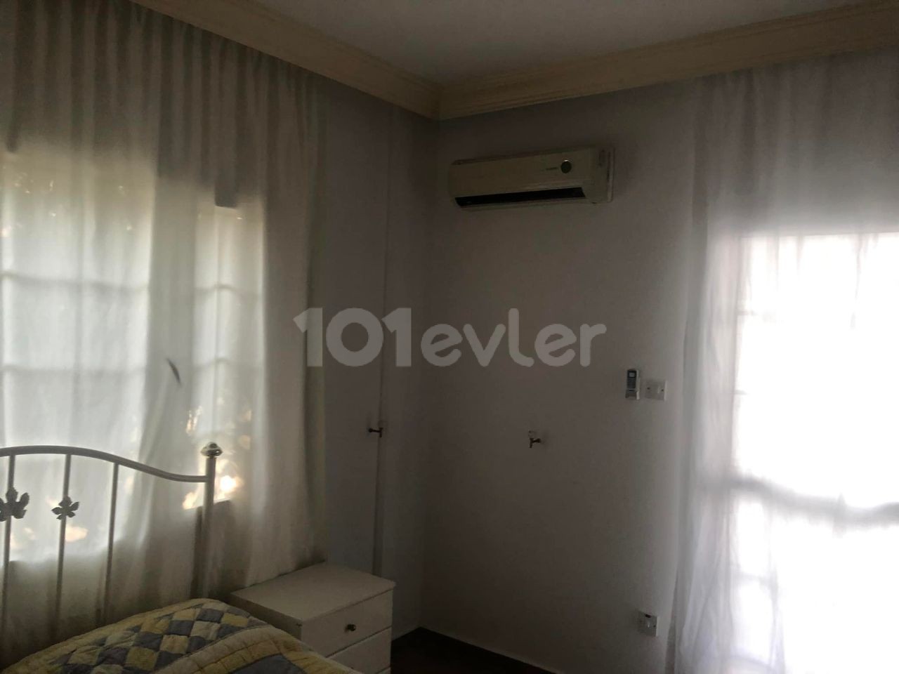 -Hemen Müsait HAMİTKÖY Bölgesinde Okul Servisleri ve Marketlere 5 Dakika Mesafede Aile Apartmanında KIRALIK Full Eşyalı Lüks 3+1 Apartman Dairesi