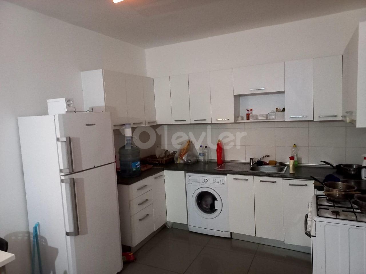 -01 Temmuzda Müsait 2+1 Kiralık Daire…  Devlet Hastanesi Arkası Göçmenköyde Okul Servislerine Ve Marketlere 3 Dakika Mesafede KİRALIK Full Eşyalı Zemin Kat 2+1 Daire… Fiyat-8000₺…