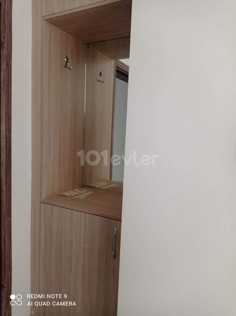 AYLIK ÖDEMELİ DAİRE - -KÜÇÜK KAYMAKLI BÖLGESİ 2+1 Full Eşyalı Apartman Dairesi. Yeni 1 yıllık daire + çift kişilik yataklar + salon ve odalarda klimalıdır.