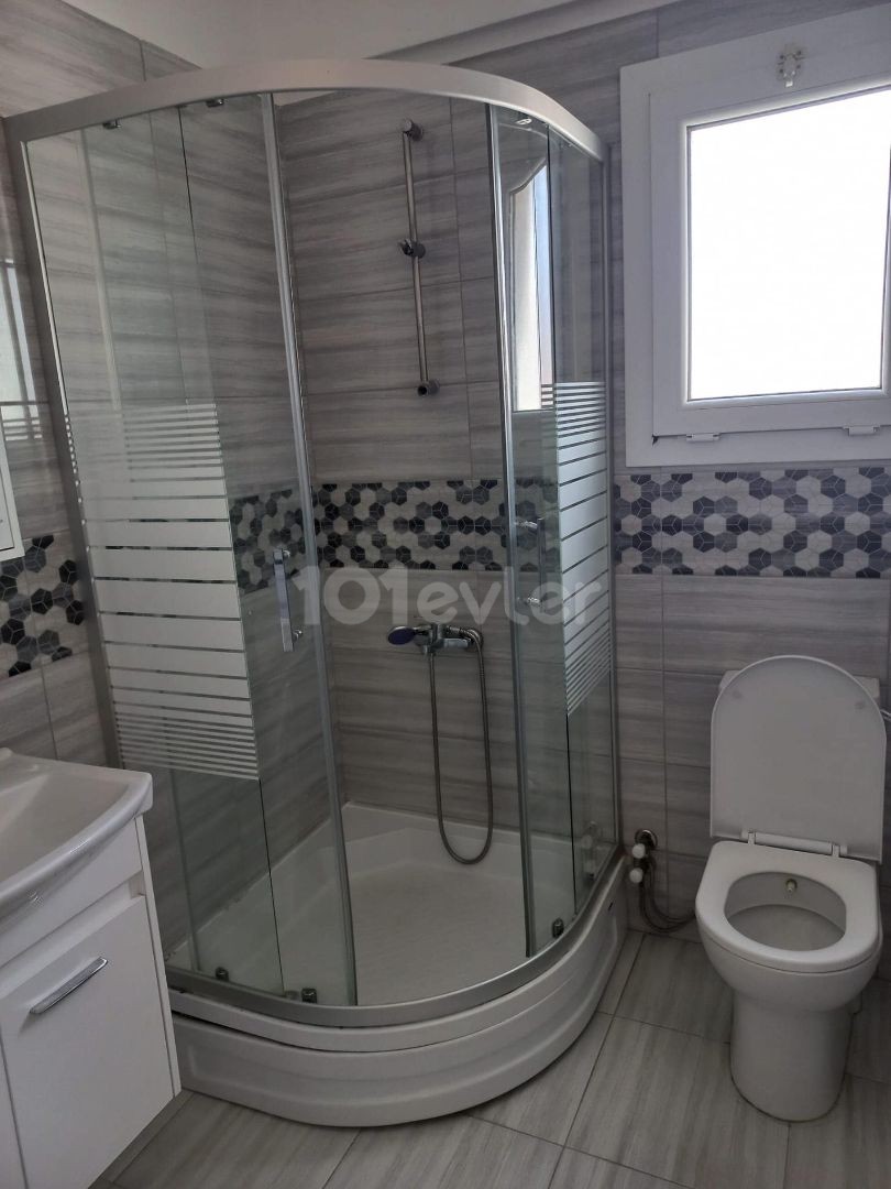 -Hemen Müsait 2+1 Kiralık Daire…  Yenikent Bölgesinde Okul Servislerine Ve Marketlere 3 Dakika Mesafede KİRALIK Full Eşyalı 2. Kat 2+1 Daire…