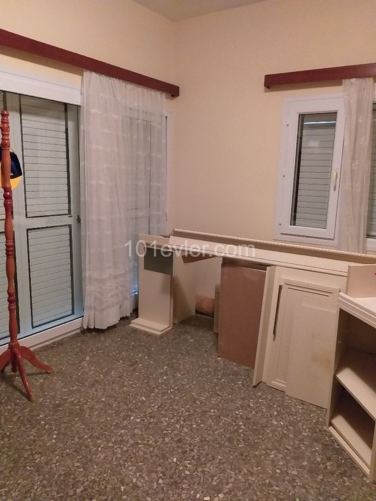 Aşağı Bostancıda Ana Cadde üzeri 4+2 Bahçeli Lüks Müstakil Ev/Villa