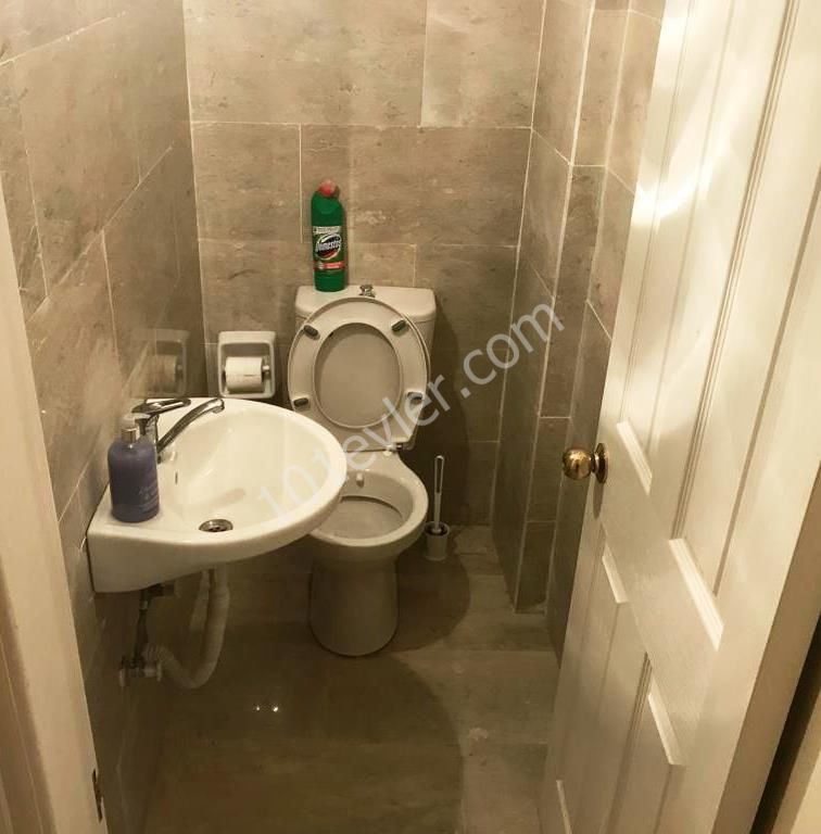 A FULLY FURNISHED APARTMENT WITH 3 BEDROOMS IN THE CENTER OF KYRENIA, SUITABLE FOR INVESTMENT AND LIVING, IS FOR SALE IMMEDIATELY!!!! STOCK THE DEED ALONE!!!!FOR DETAILED INFORMATION, PLEASE CONTACT 05338334049 ** 