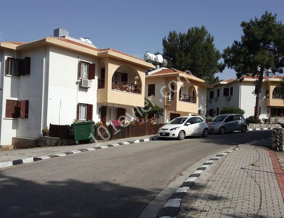 Girne-Çatalkoy de havuzlu  sitede 3 yatak odalı daire mız satılıktır.Detaylı bilgiler ve yerinde görülmesi için 05338334049 a ulaşınız.