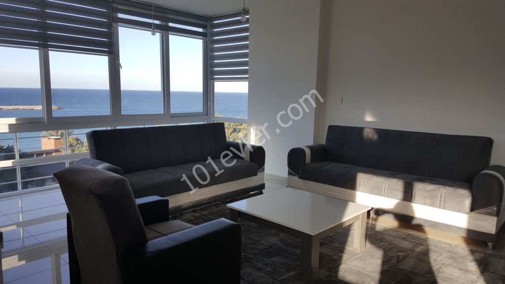 Girne merkezde  2 yatak odalı 2 banyolu deniz manzaralı  ful eşyalı dairemiz kiralıktır Detaylı bilgi için ve yerinde  görülmesi için 05338334049