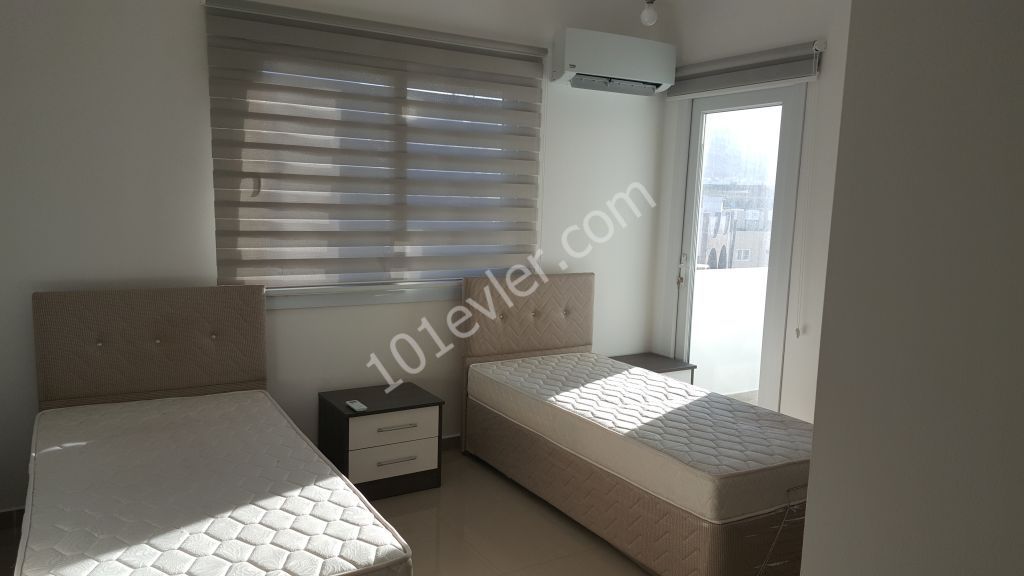 Girne merkezde  2 yatak odalı 2 banyolu deniz manzaralı  ful eşyalı dairemiz kiralıktır Detaylı bilgi için ve yerinde  görülmesi için 05338334049