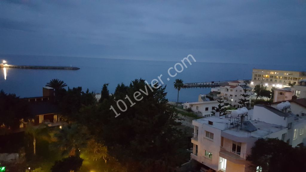 Girne merkezde  2 yatak odalı 2 banyolu deniz manzaralı  ful eşyalı dairemiz kiralıktır Detaylı bilgi için ve yerinde  görülmesi için 05338334049