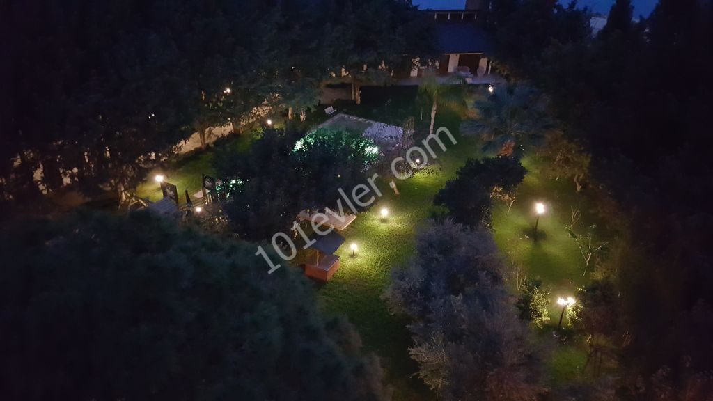 Girne merkezde  2 yatak odalı 2 banyolu deniz manzaralı  ful eşyalı dairemiz kiralıktır Detaylı bilgi için ve yerinde  görülmesi için 05338334049