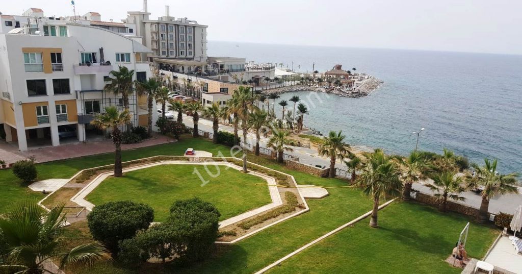 Girne Merkez'de denize sıfır  ful klimalı ve beyaz eşyalı 4 odalı penthouse  ACİL SATILIKTIR - Detaylı bilgiler ve yerinde görülmesi için - 05338334049.