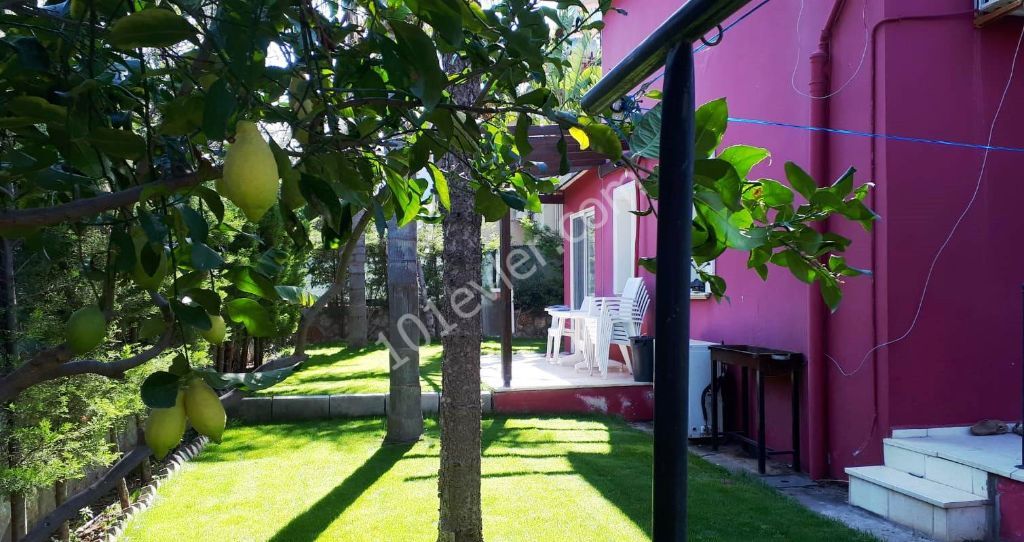 For sale 2+2 detached house in Çatalkoy.