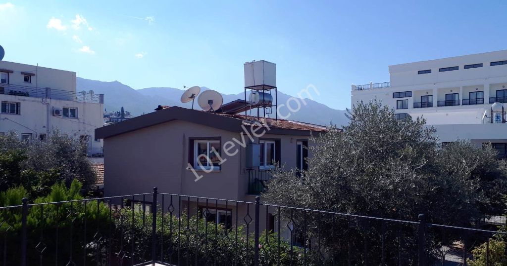 Kontaktieren Sie uns über das Meer und die Hauptstraße in Kyrenia-Chatalkoy zu Fuß zu 2 +2 dübelhaus mit schönen Gärten miz. ** 