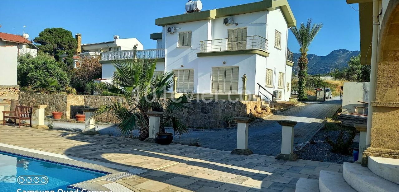 For rent  sea side 4 bedrooms  detached house  in Çatalkoy