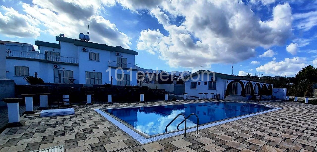 For rent  sea side 4 bedrooms  detached house  in Çatalkoy