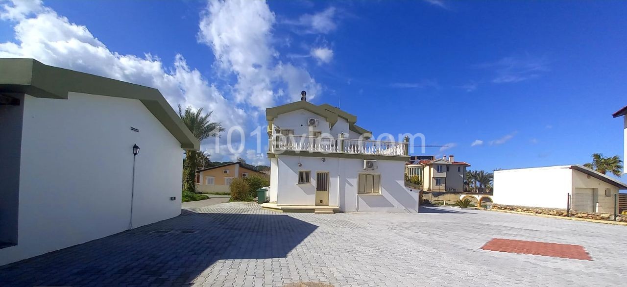 For rent  sea side 4 bedrooms  detached house  in Çatalkoy