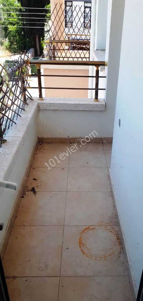 Kyrenia Central / Hurdeniz market back street / de 2 Badezimmer 3 Balkon 3 Schlafzimmer Wohnung...Für weitere Informationen und vor Ort zu sehen:05338334049 ** 