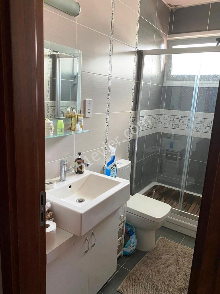 Girne-Doğankoyde önü açık bahçe kat 3 yatak odalı geniş güzel daire-detaylı bilgiler ve yerinde görülmesi için-05338334049