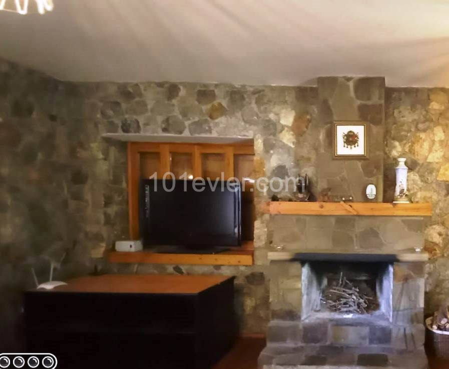Don't you want a private life hidden right here....3 Bedroom stone house in elm. ** 